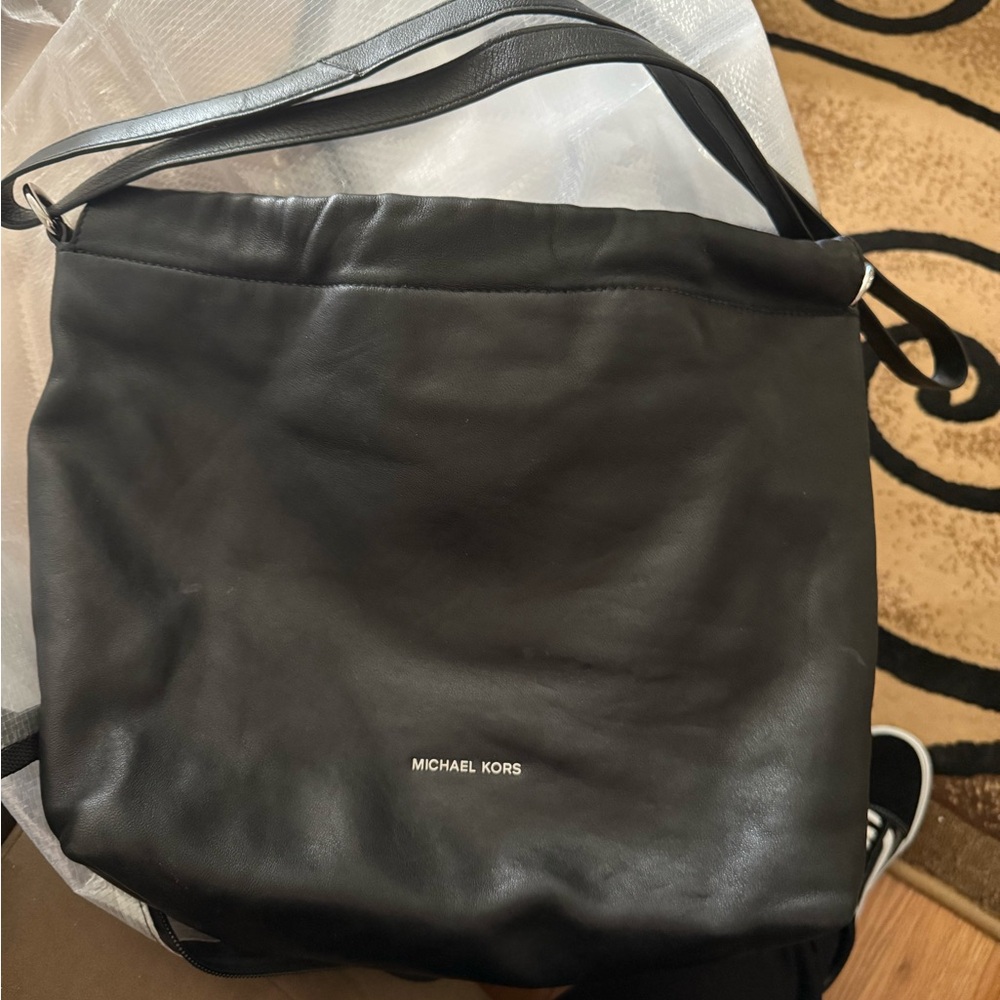 MICHAEL Michael Kors Black Shoulder Bag with Slouchy Design